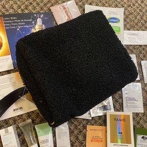 very fluffy, cute bag! Including 23 items !